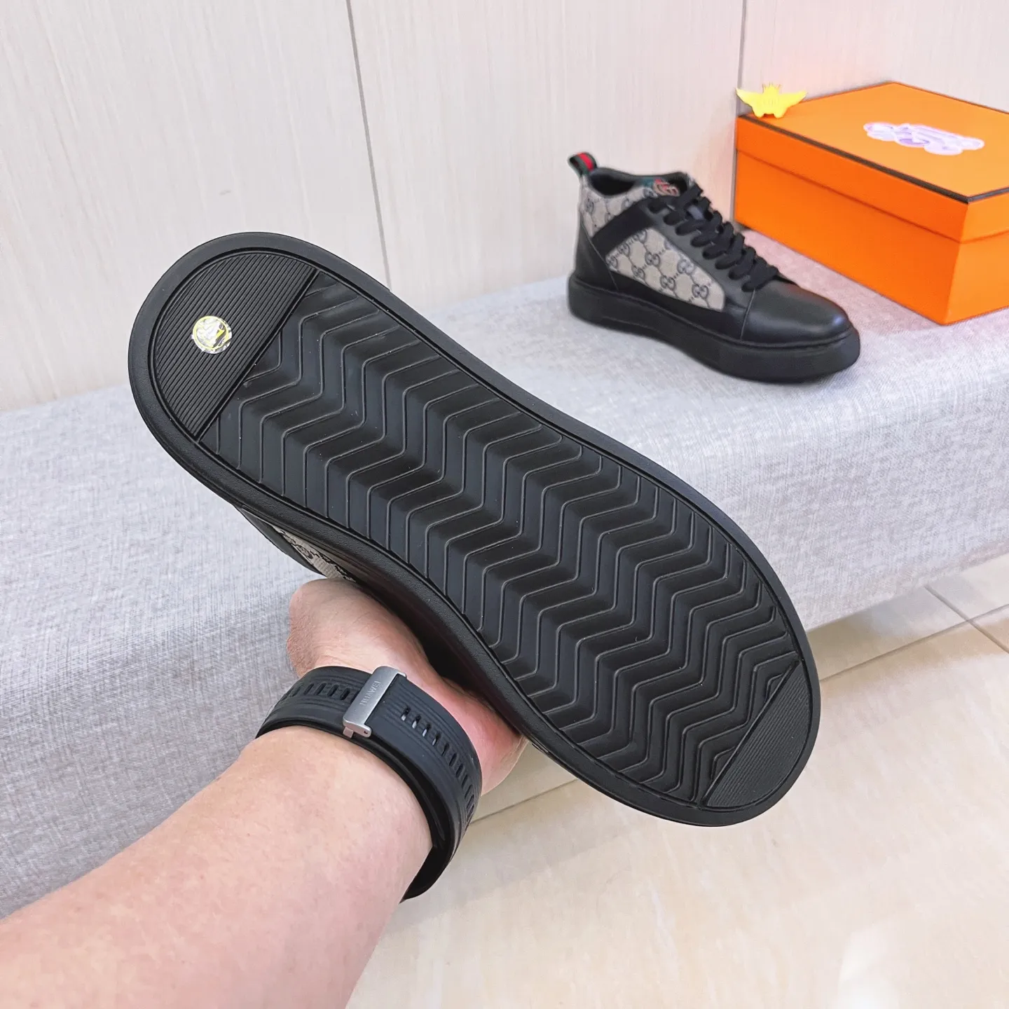 🚘🚘Factory batch 460💰[LV]🔥Louis Vuitton, a high-end men's shoe brand, official website 1:1 latest masterpiece: the upper is made of first-layer cowhide imported from Italy with a comfortable and breathable lining➕original non-slip and wear-resistant outsole🔥, making walking more convenient and comfortable! An exclusive new model, a stunning work, a beautiful 1:1 replica [color] compared to the official quality! Create a fashionable personality to set off your uniqueness! A must-have for trendy men! Classic 🔥Size: 38-44 Color: 🔥 2⃣️colors available🔥.